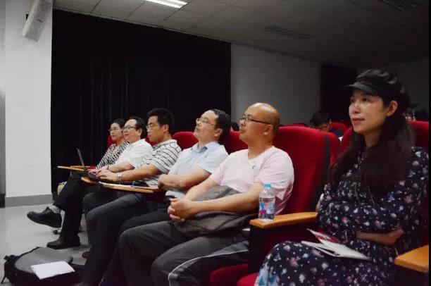 美国福德汉姆大学终身教授兰斯·斯特拉特赴华师大国产直播
做讲座